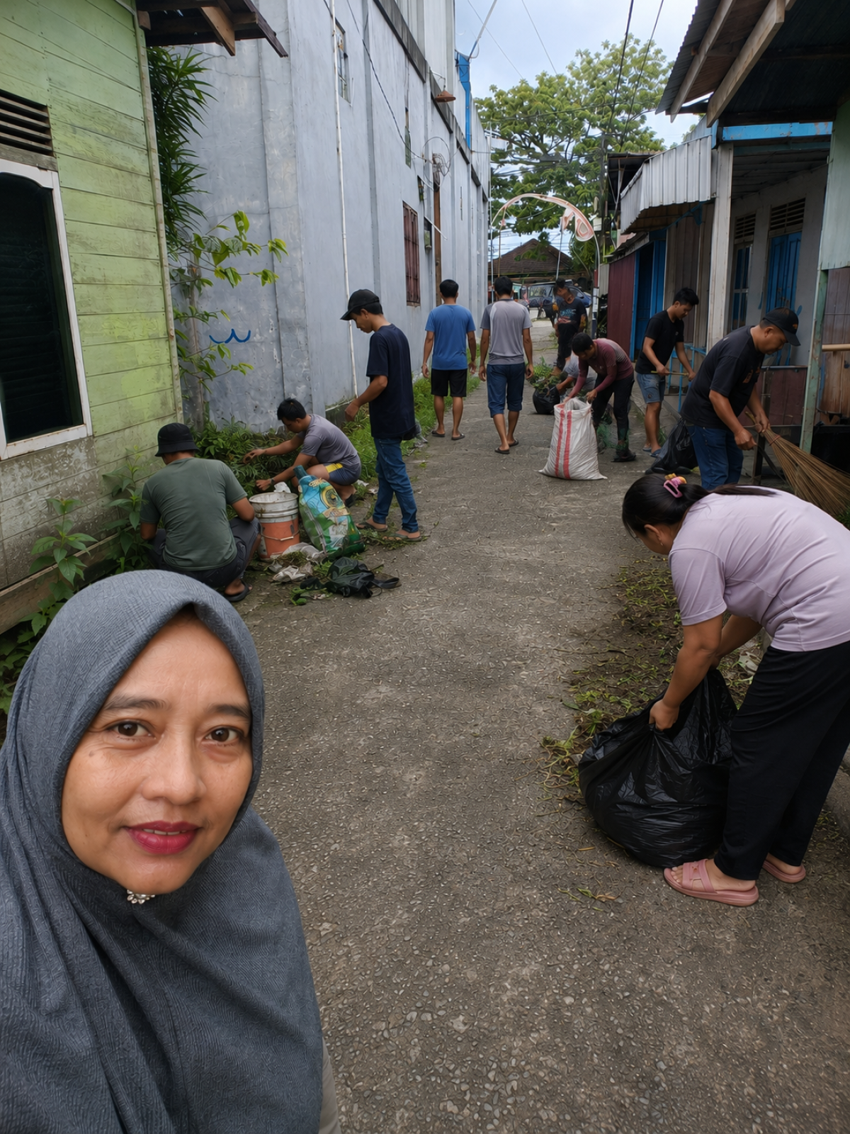 Kerja Bakti Gotong Royong di Jln. Bung Tomo Gg. Antasari