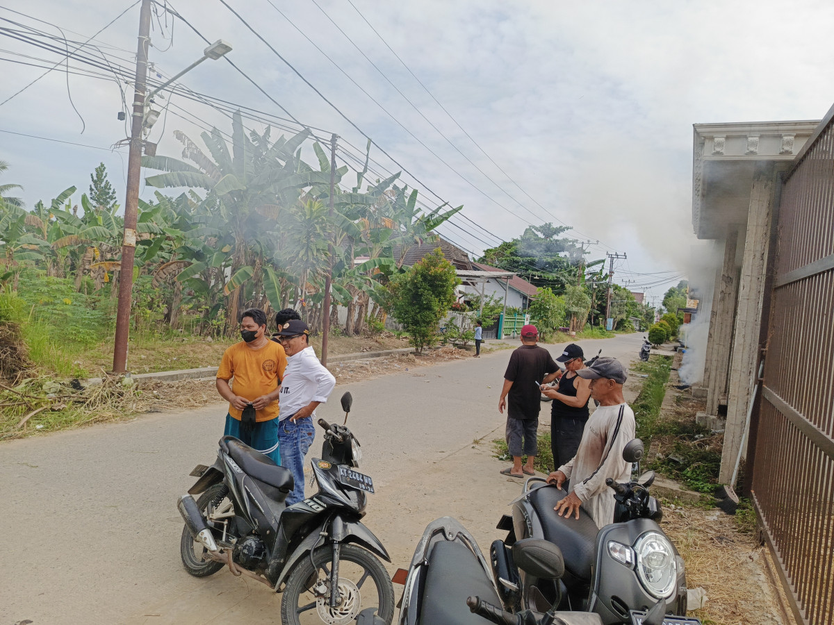 Kegiatan gotong royong RT 1