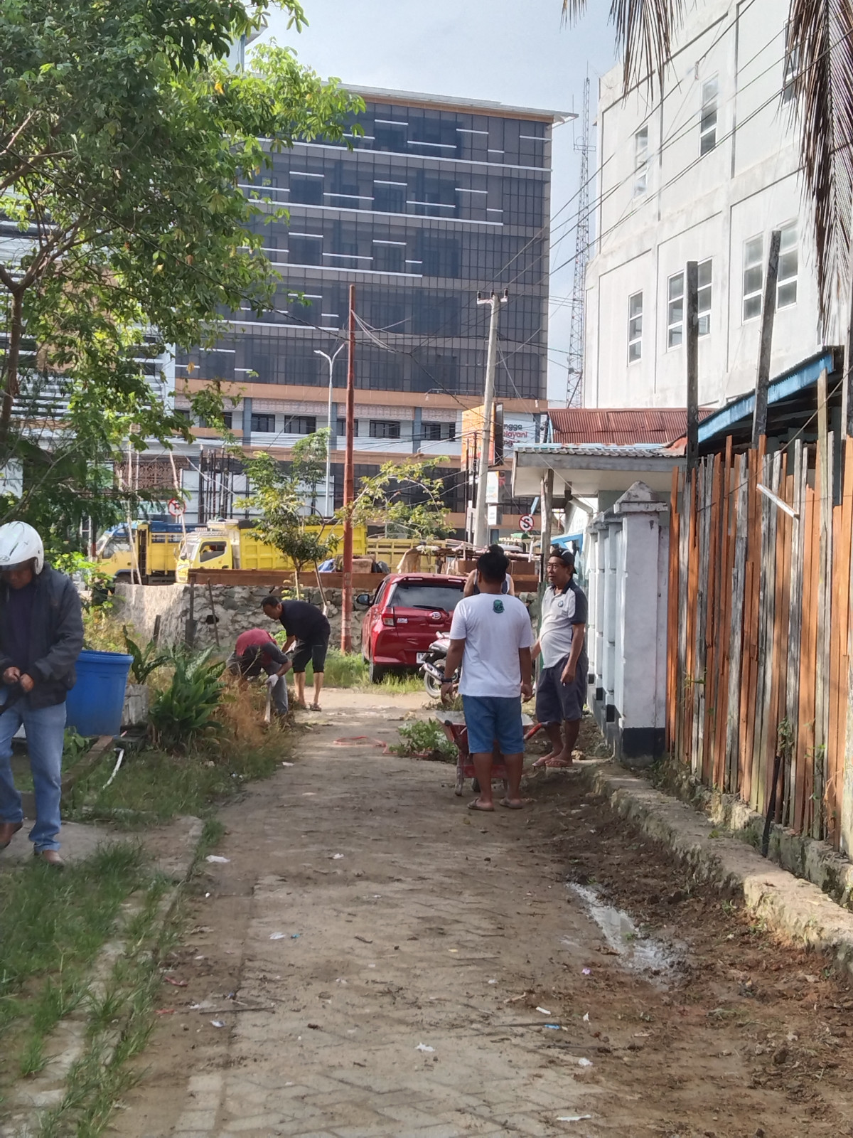 Gotong royong padat karya