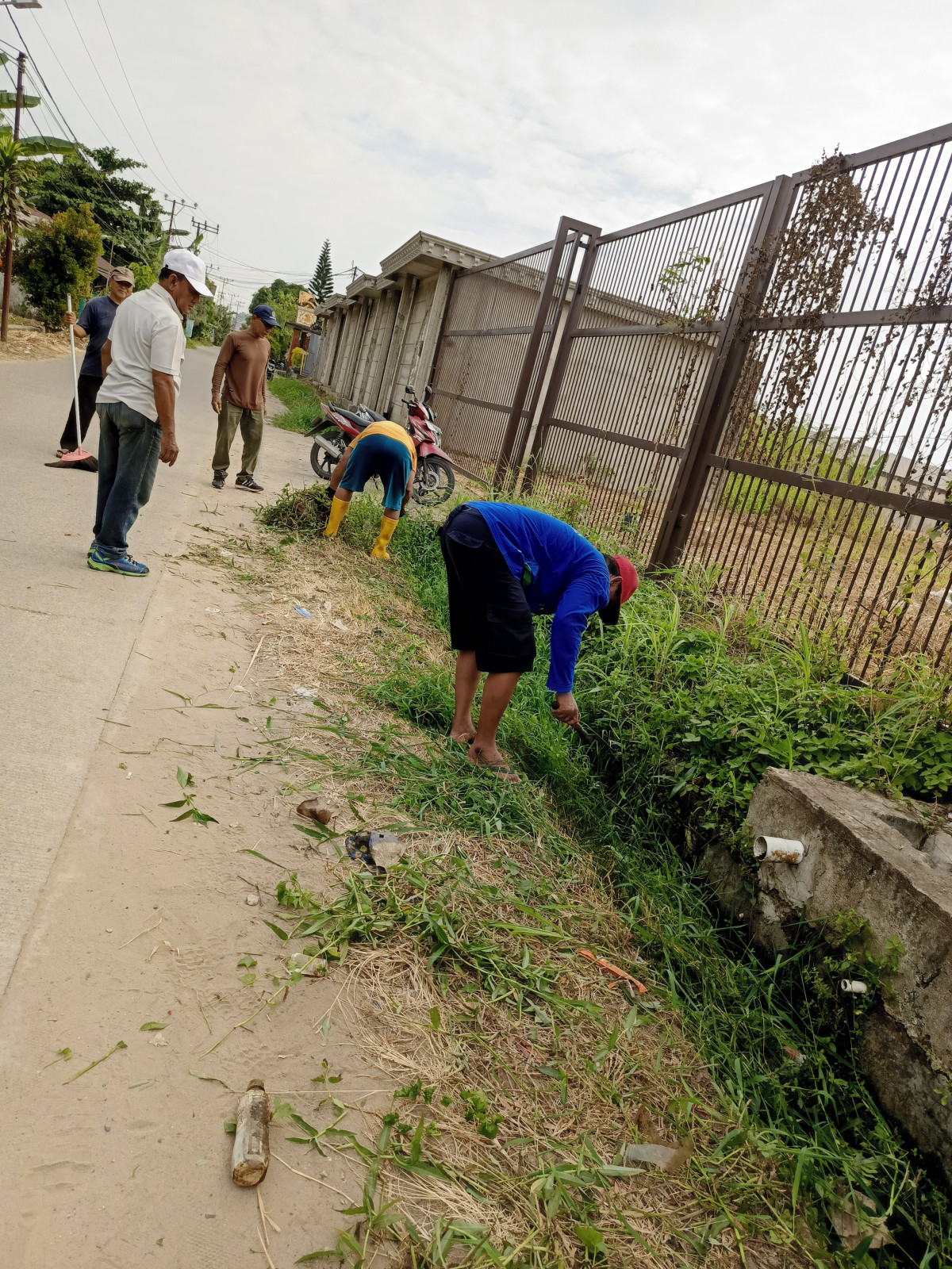 Kegiatan gotong royong RT 2
