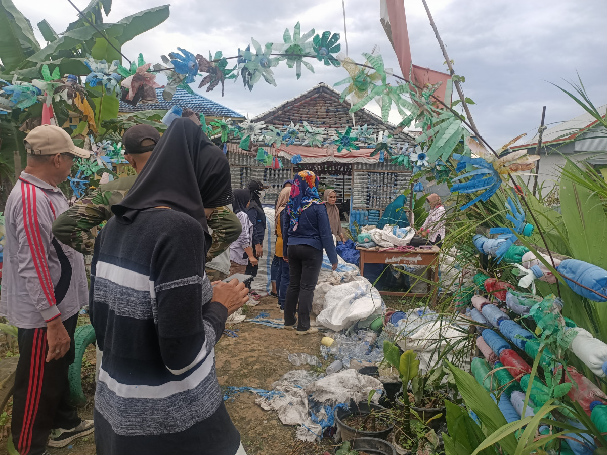 Gotong royong bank sampah