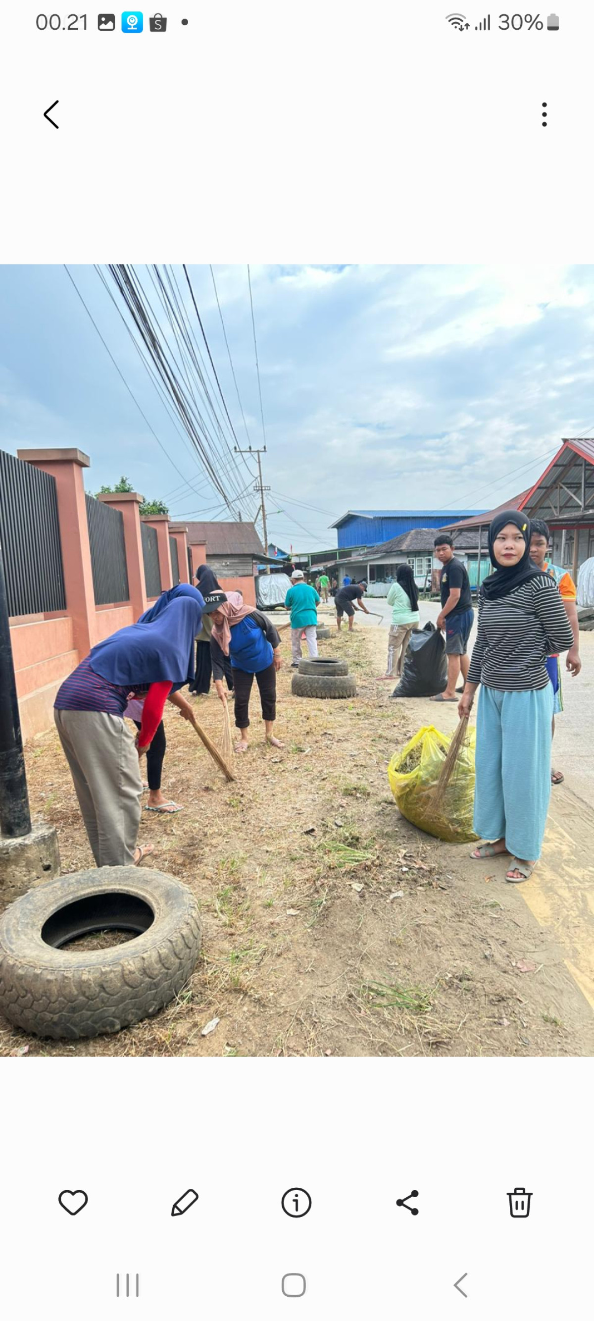 Gotong royong RT 11