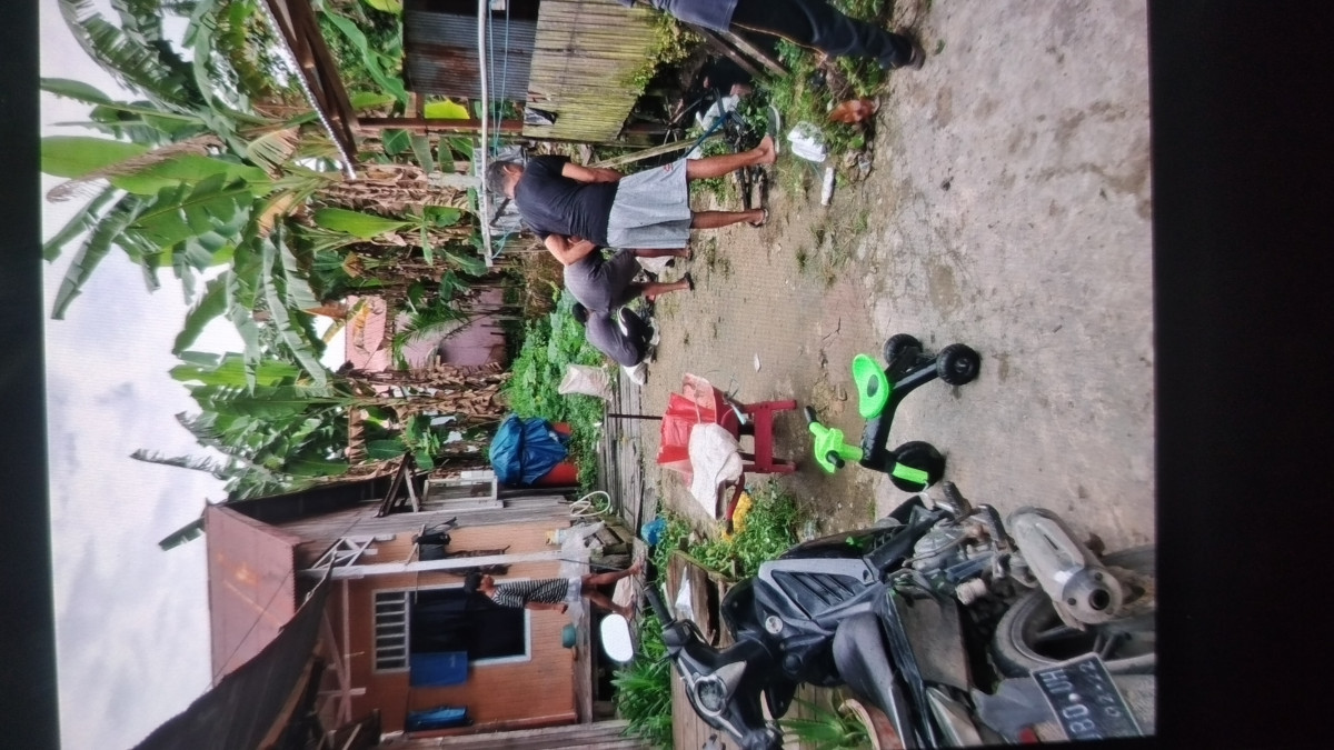 Gotong royong membersihkan selokan dan rumput digang rahmat