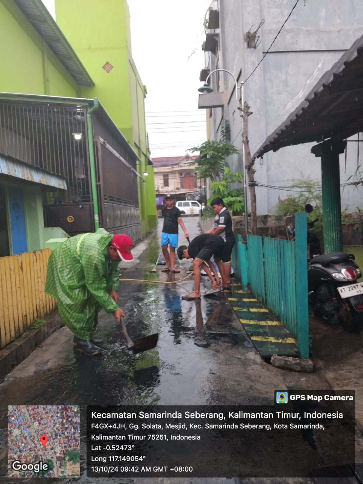 Kerja bakti membersihkan parit gg komura 10