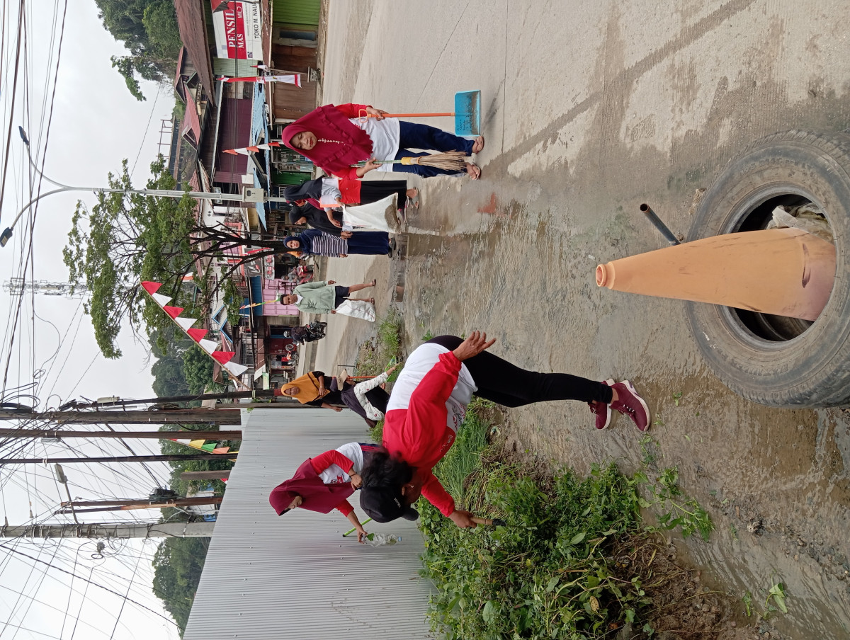 Gotong royong di GG Ampera 1