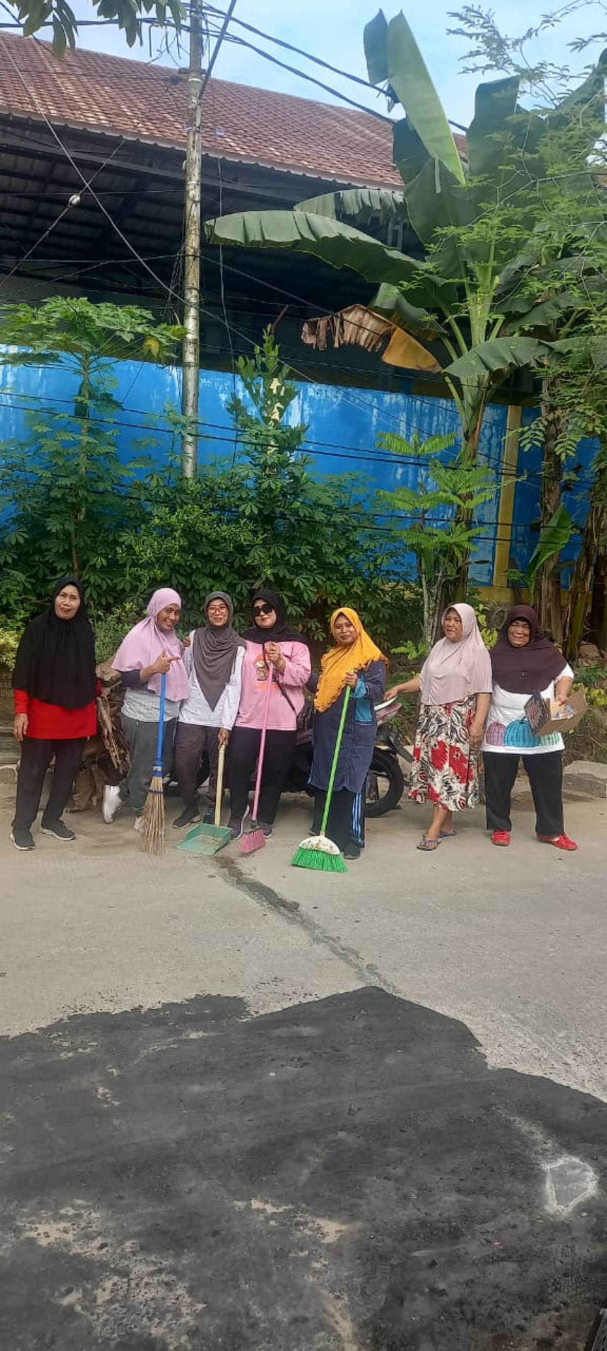 Gotong royong RT.04