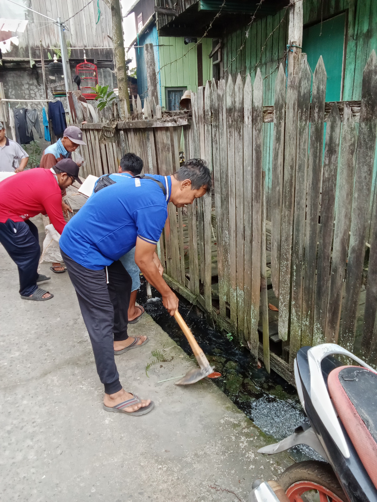 Kerja bakti rutin dua Minggu sekali
