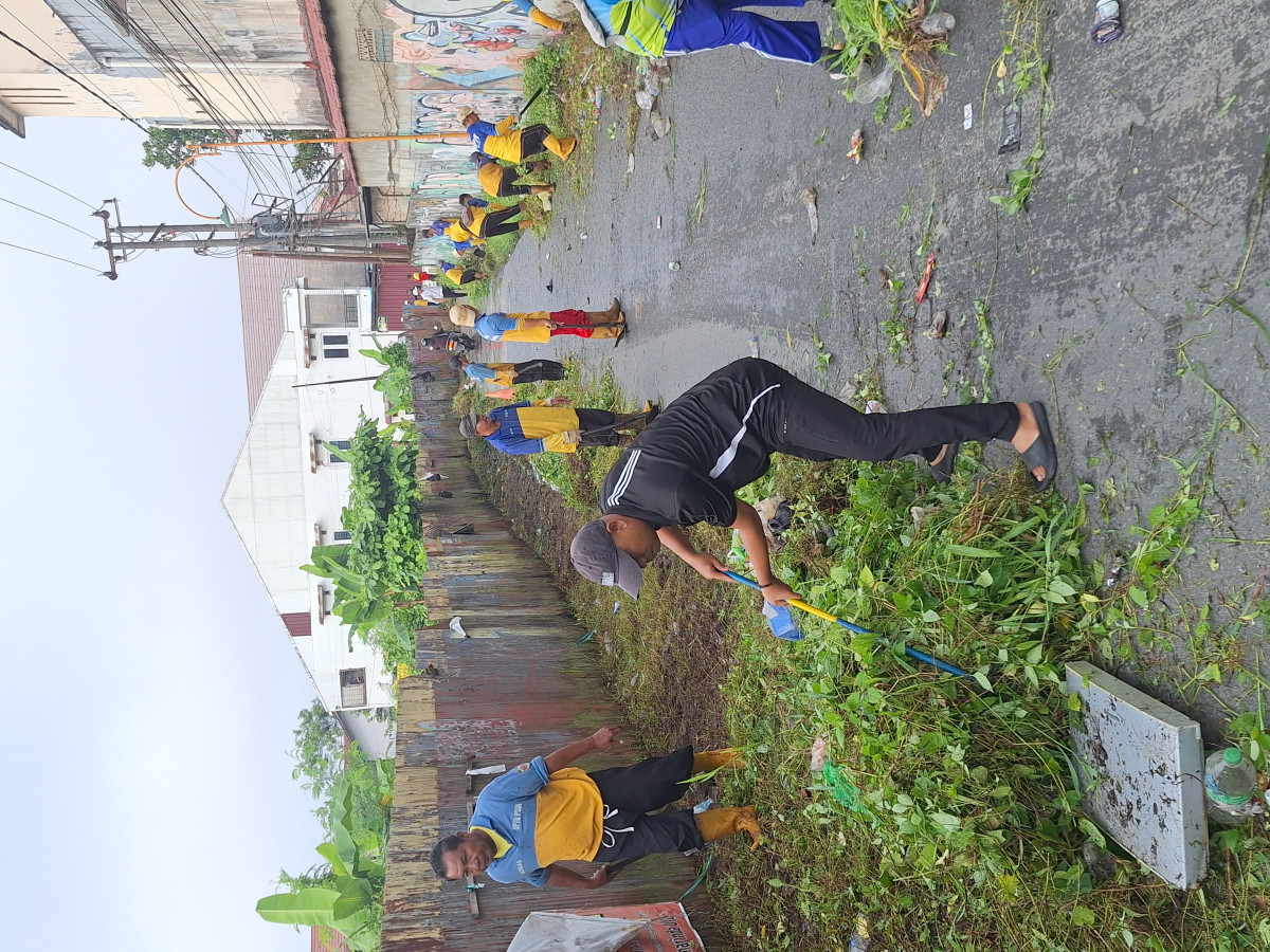 Gotong royong gabungan tli dan jawa jln siti aisyah