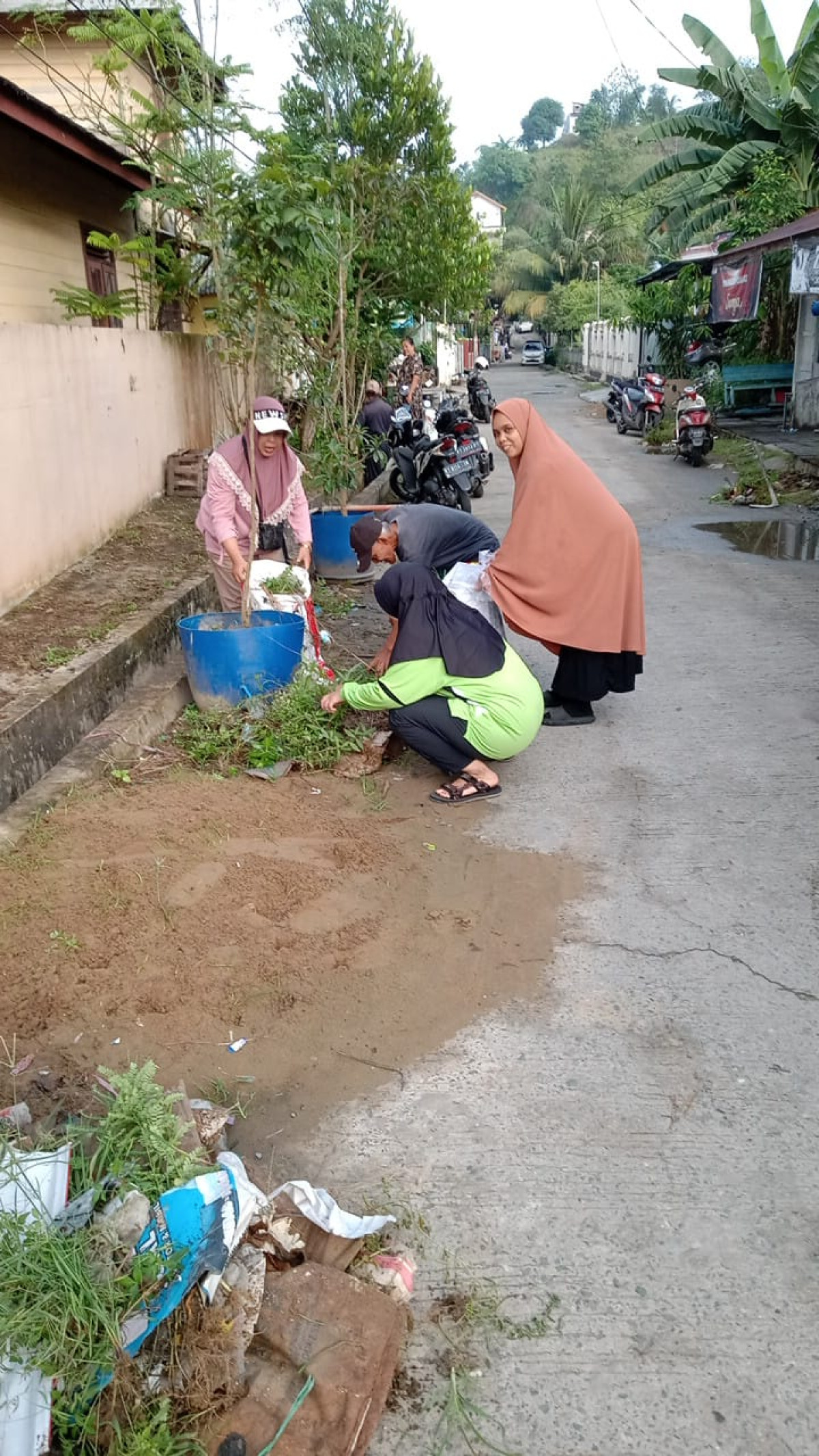 Kerja bakti jln.siti aisyah gg 5c