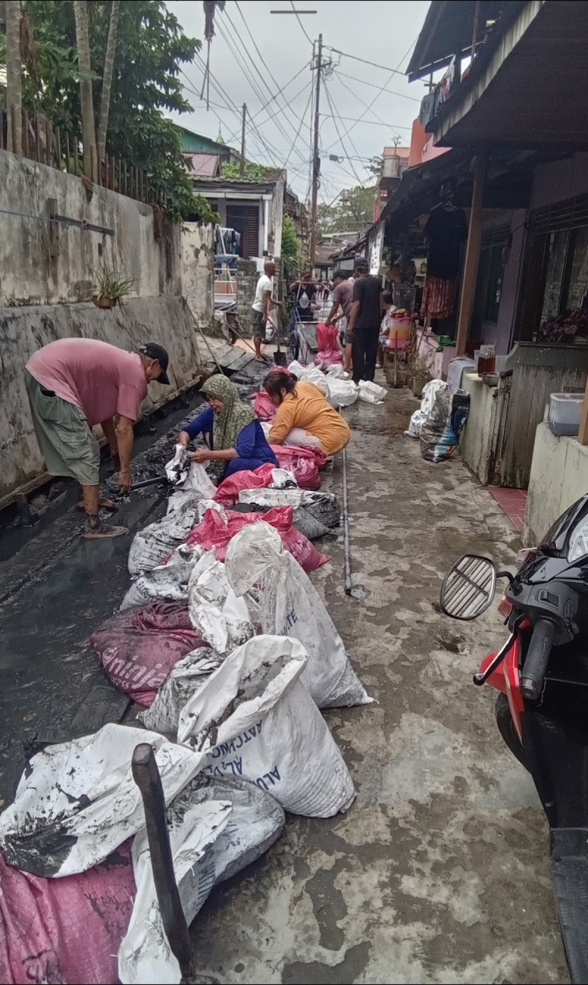 Gotong royong jl.re.martadinata rt,04