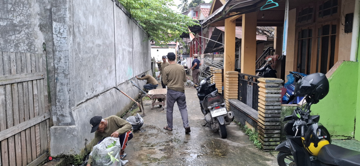 kerja bakti Jln.siti aisyah gg.4c Rt.28
