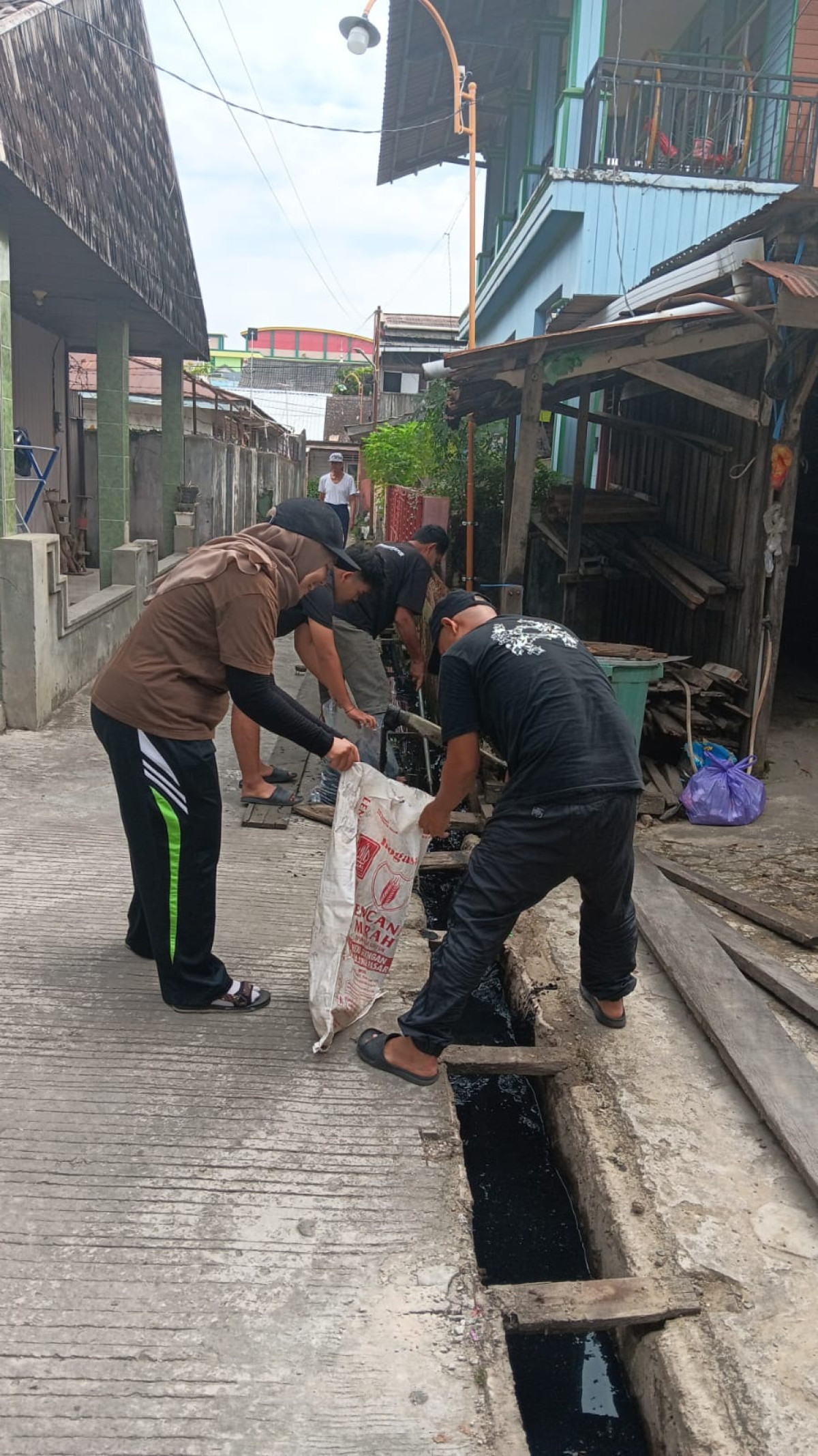 JL RE MARTADINATA GANG MAWAR