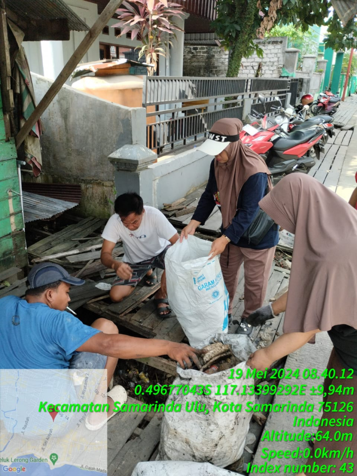 KERJA BAKTI DI SEPANJANG JALAN SITI AISYAH