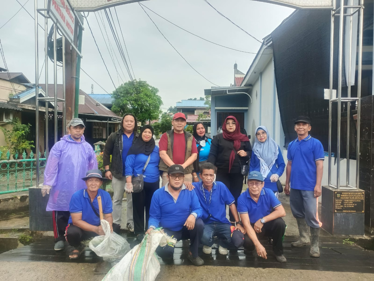 Gotong Royong bersama Pokmas Barokah