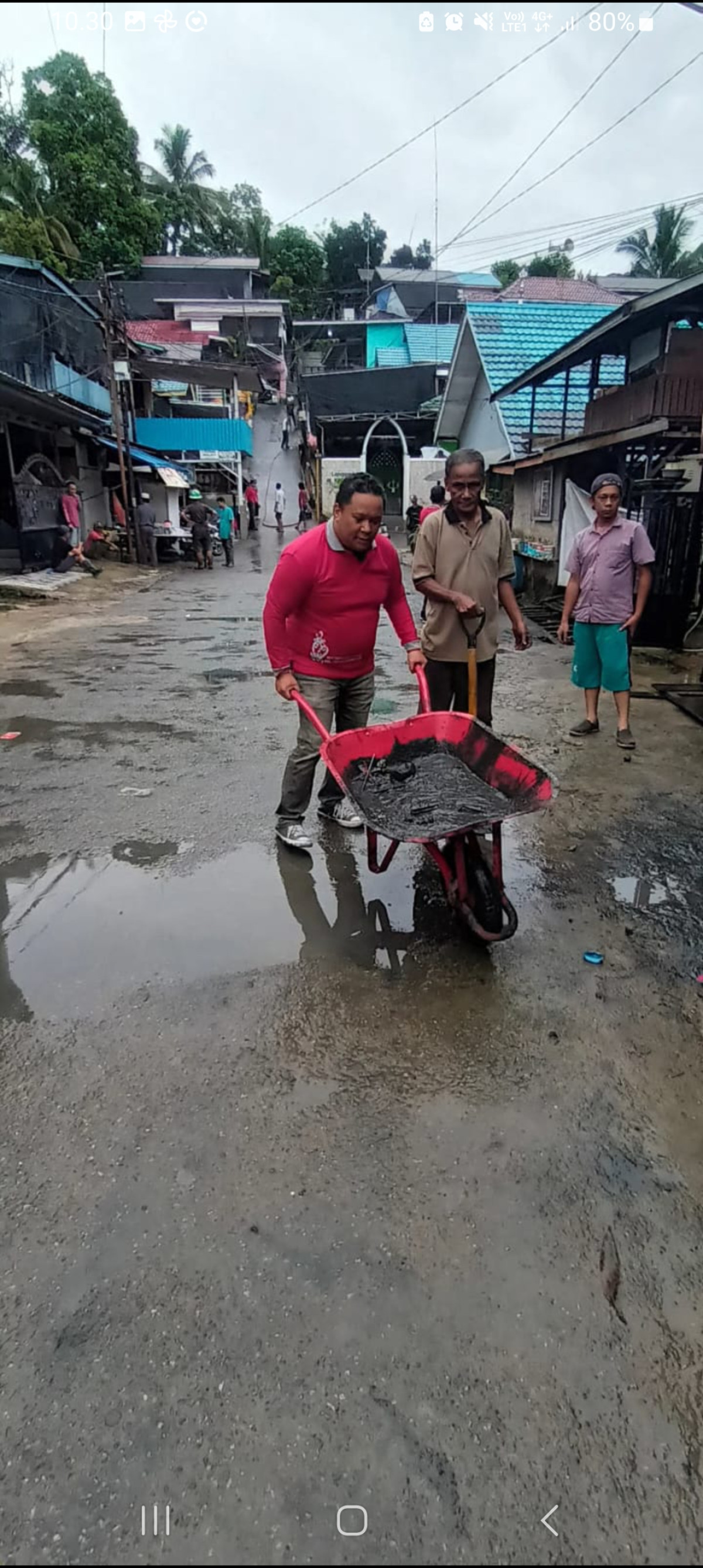 Gotong royong di Jl Nusa Indah RT 22
