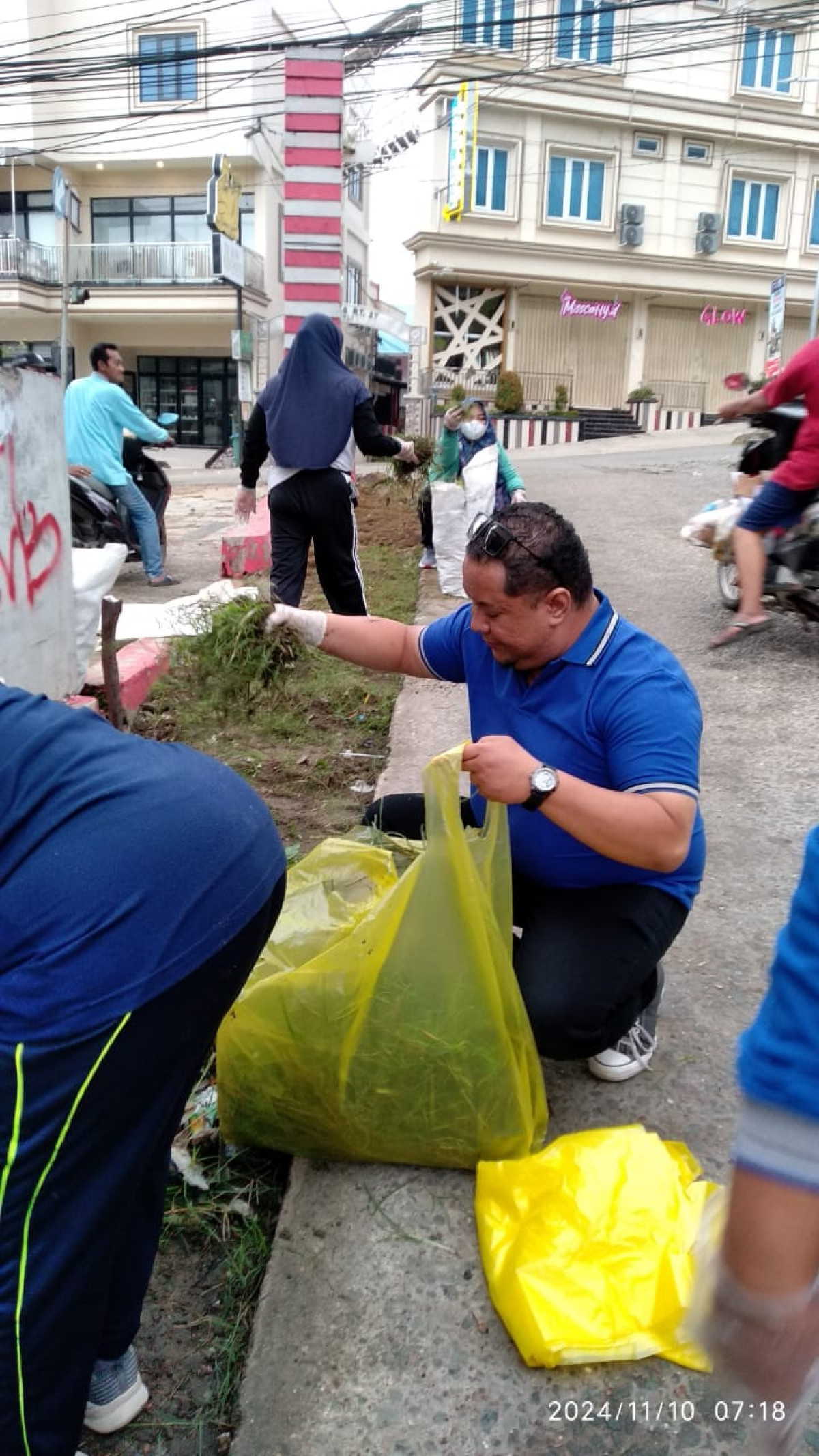 Kegiatan Kerja Bakti di RT 14 Blok 1A