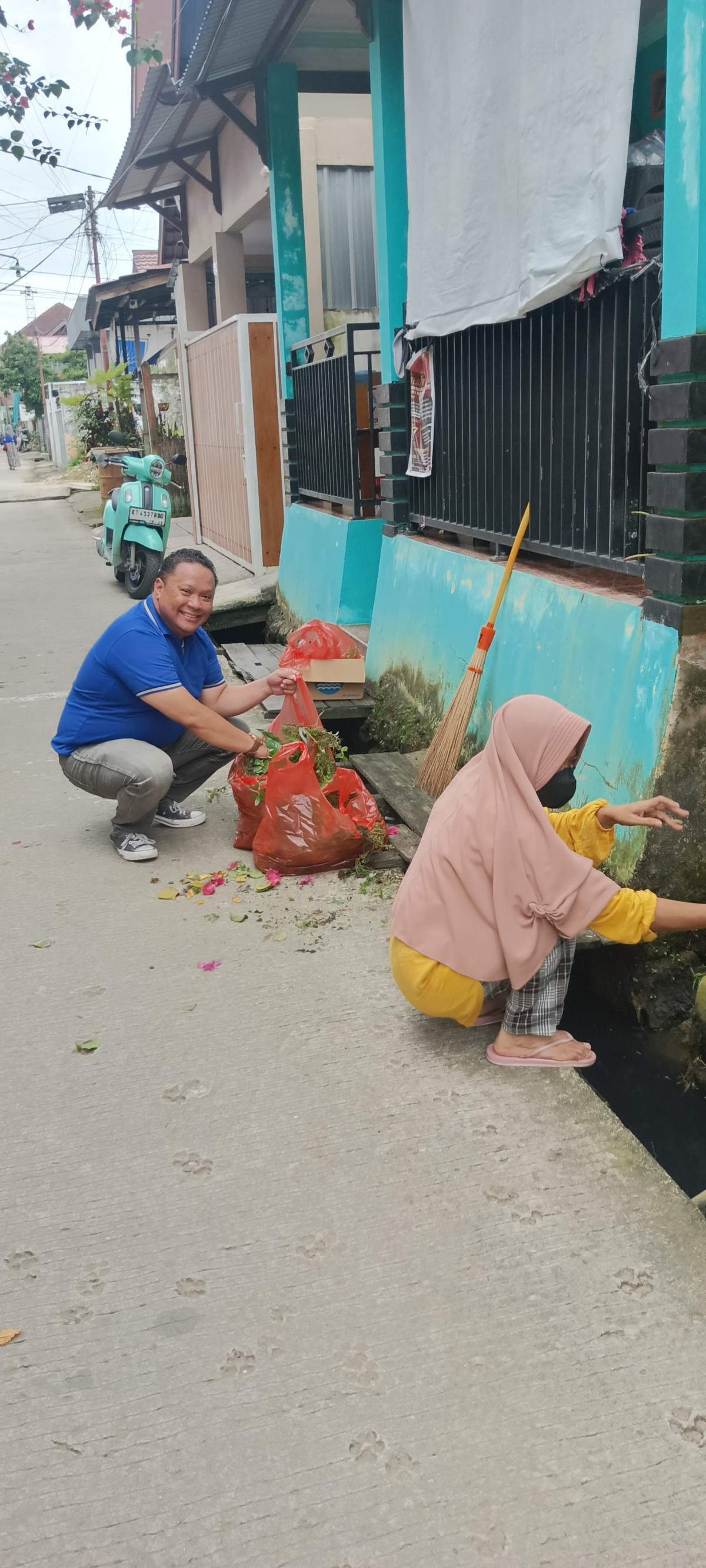 Gotong royong di RT.17