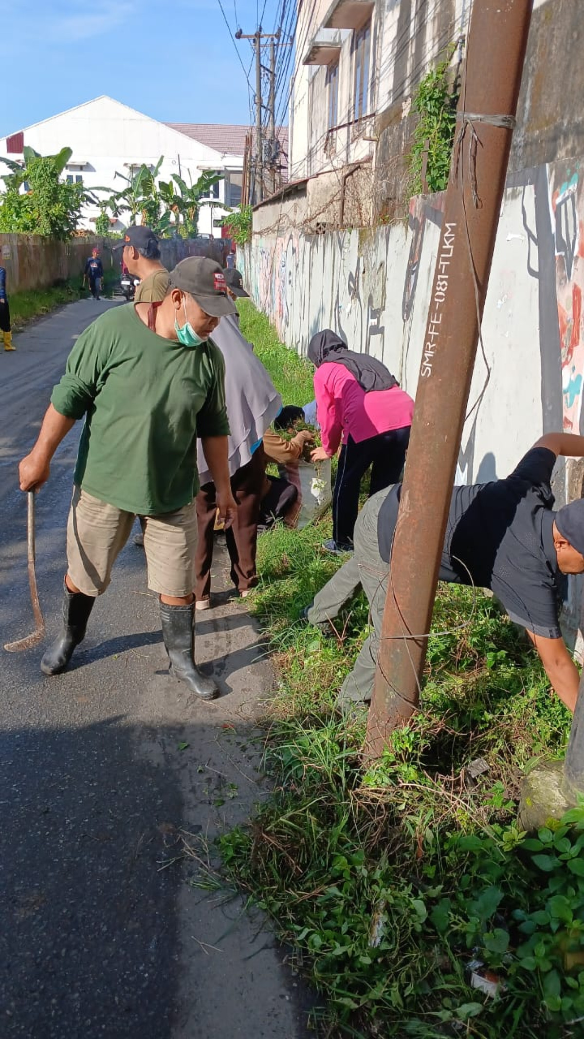 Pembersihan area ex tempat sampah Jl. Siti Aisyah