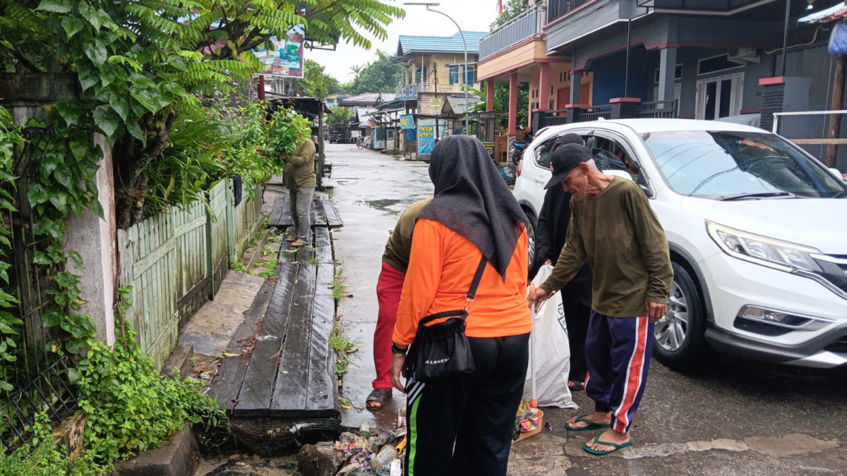 Pembersihan parit dan jalan