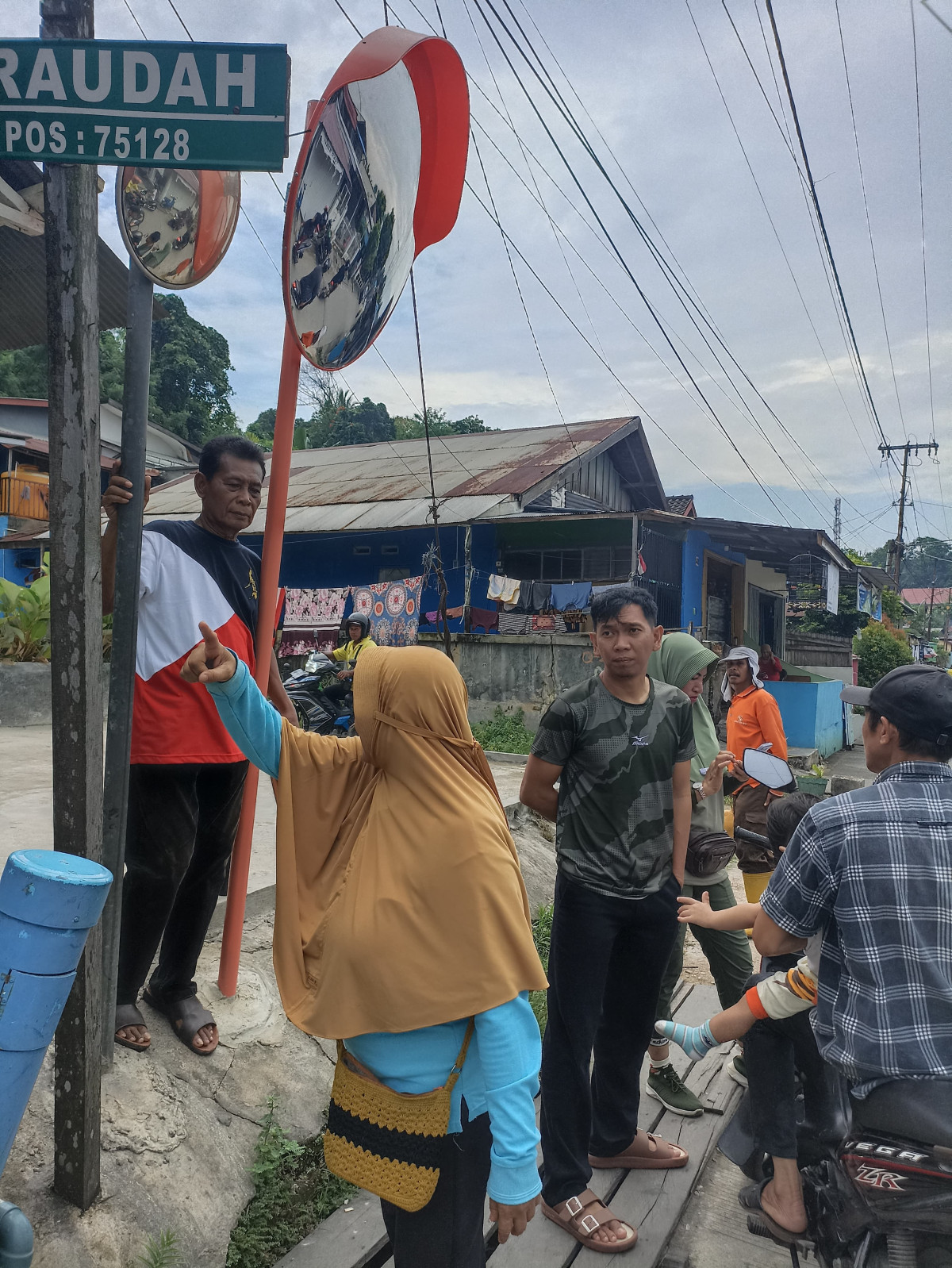 Membersihkan Jalan di Raudah 3