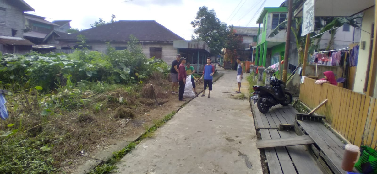Gotong royong rt. 13 di gg. 6