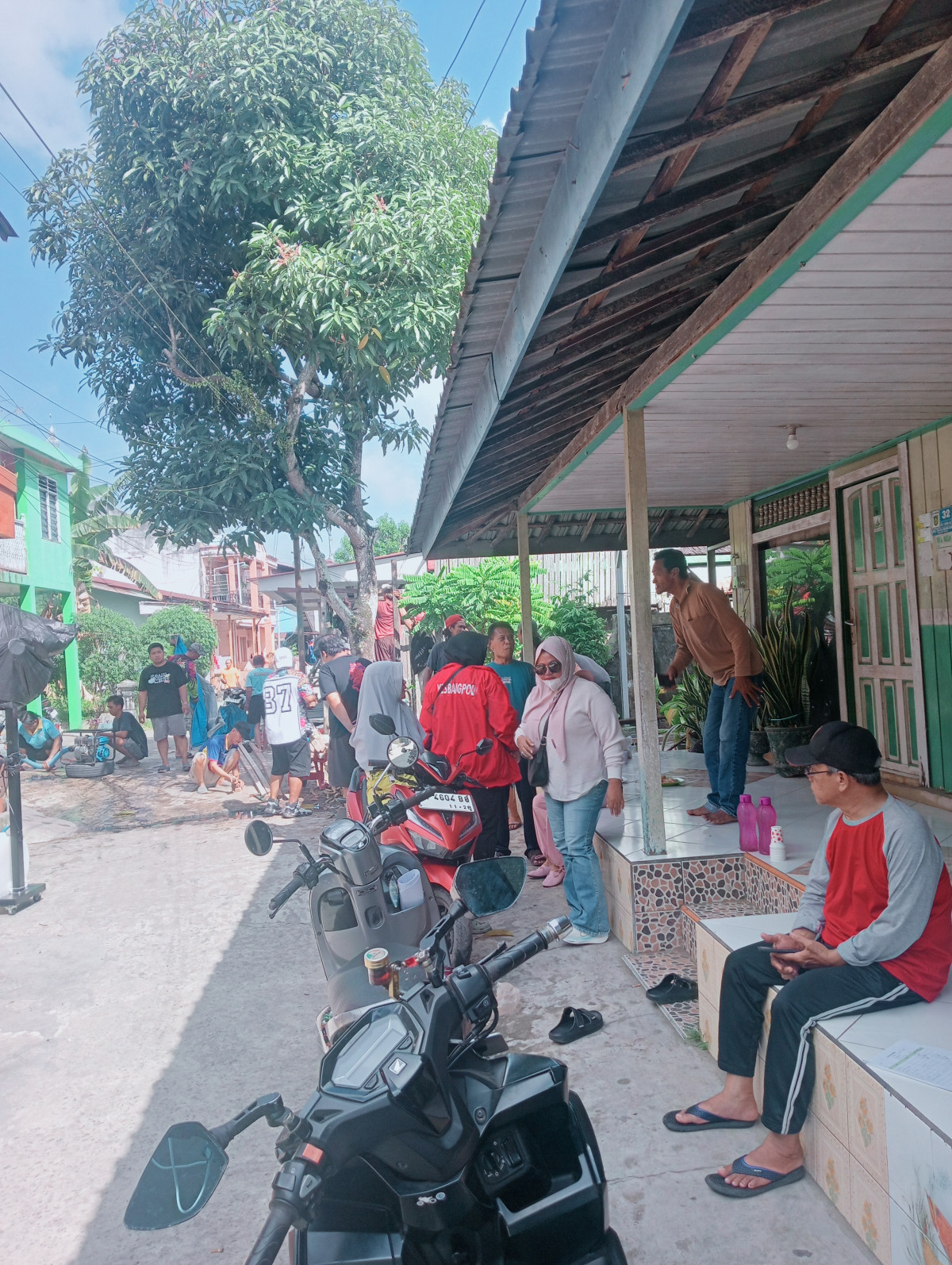 Kerja bakti GG 6 siti Aisyah