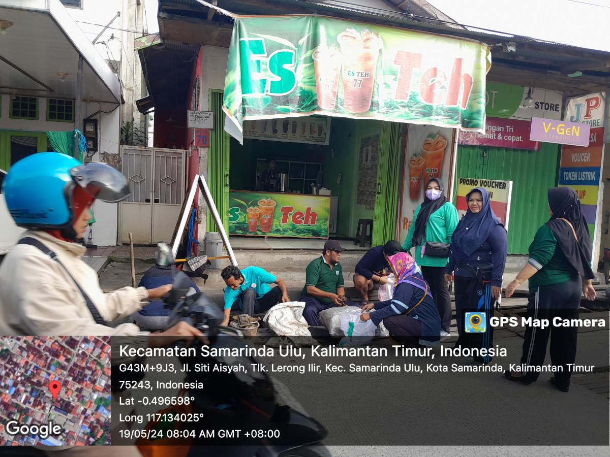 Kerja bakti di Jalan Siti Aisyah
