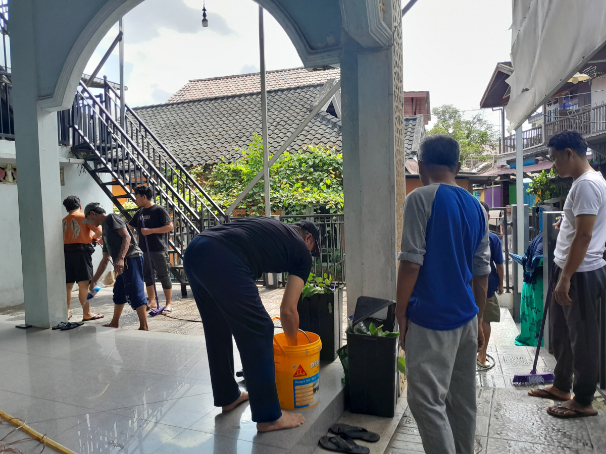 Gotong Royong di mesjid al raudhah jalan Raudah
