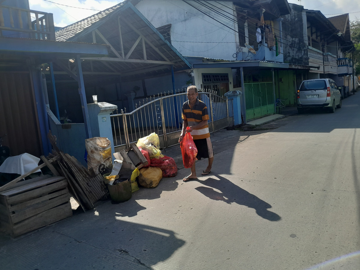 Kerja bakti di jalan Raudah