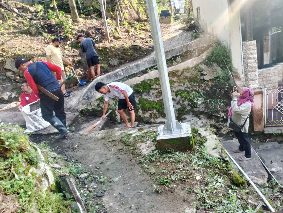 Gotong Royong  GG Rudina