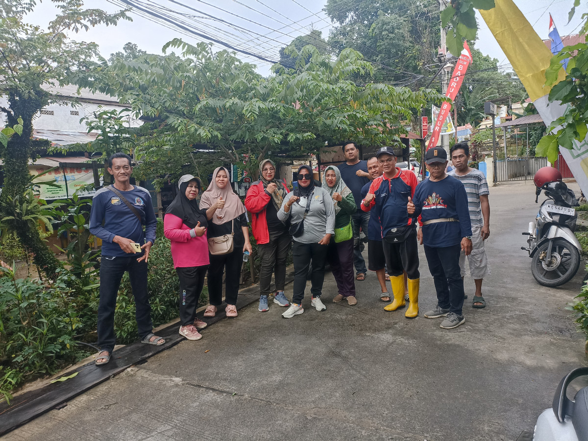 Gotong royong/kerja bakti di wilayah RT. 11