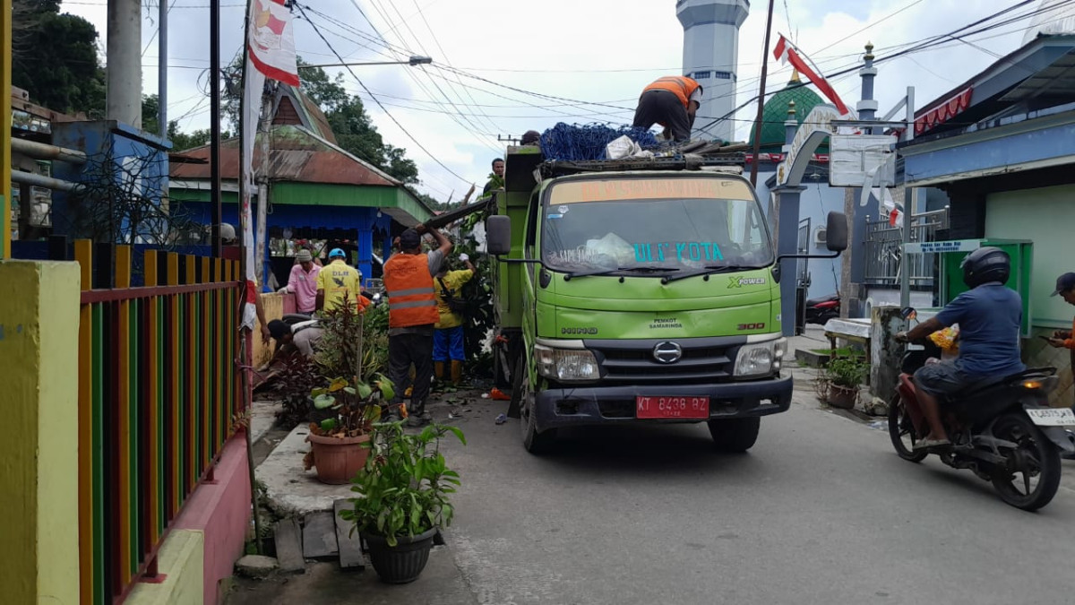Kerja bakti di gang rudina