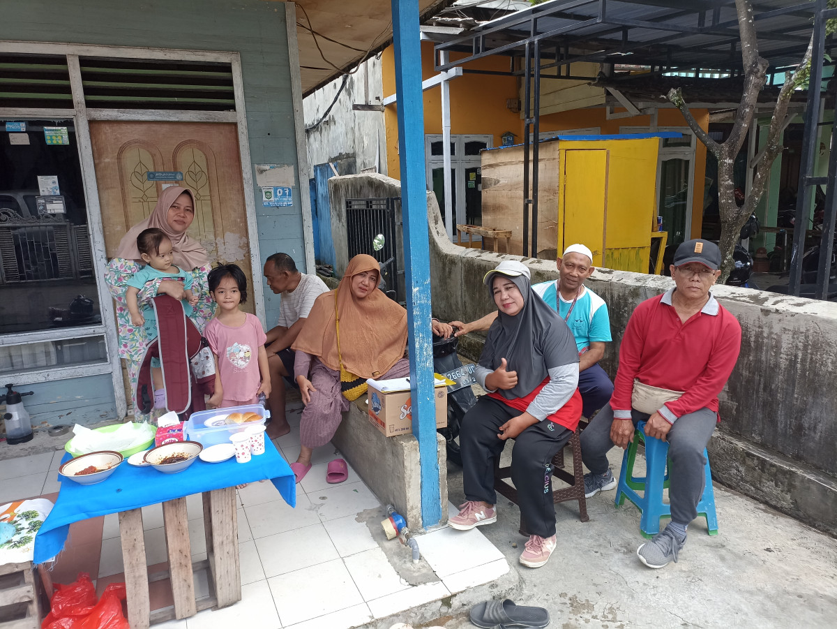 Kerja bakti/ gotong royong di wilayah RT. 11