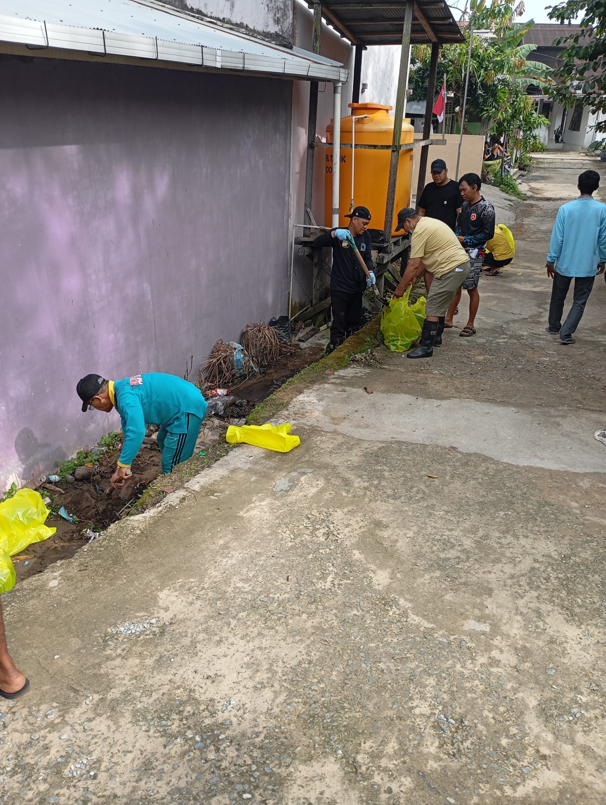 Kerja bakti di jln Antasari gang 2 RT 30