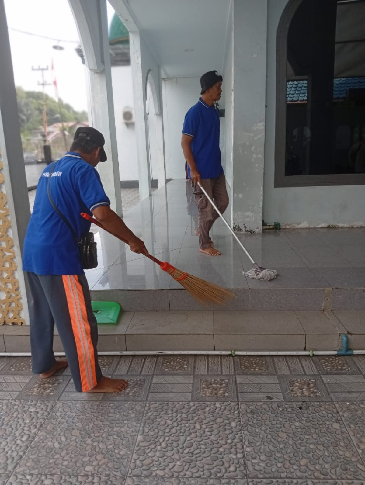 Kerja bakti di misjid jami ar raudah jln raudah