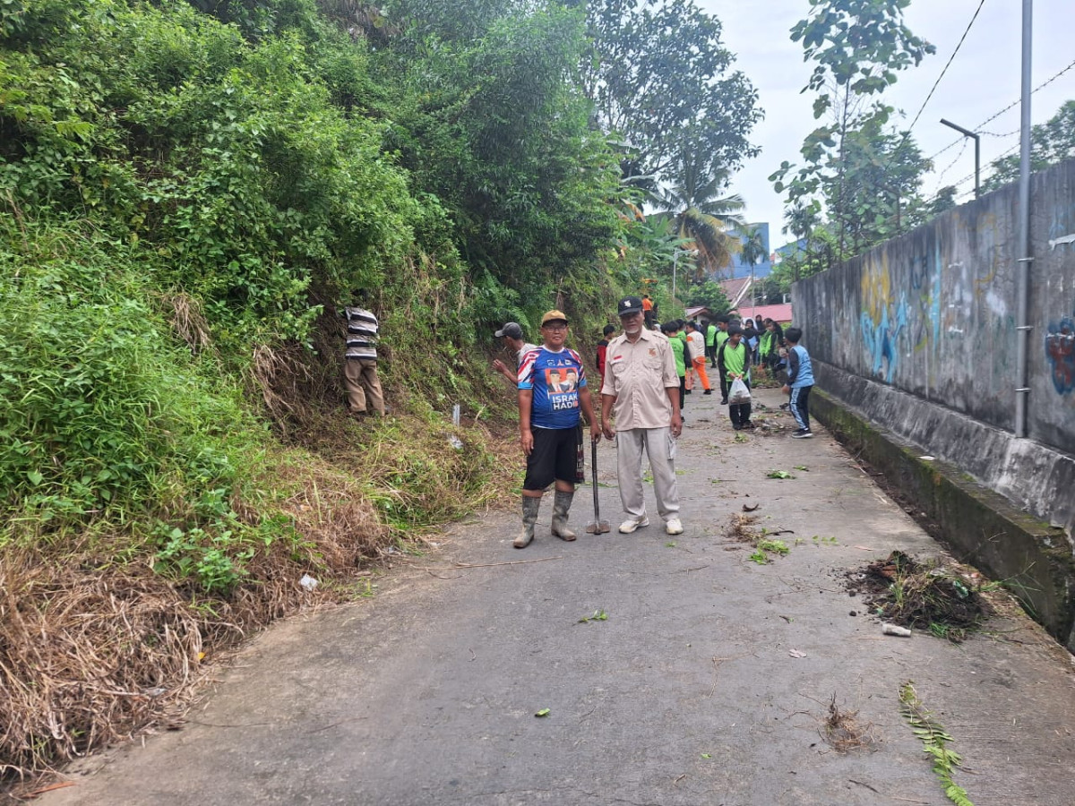 Gotong royong di SDN 019