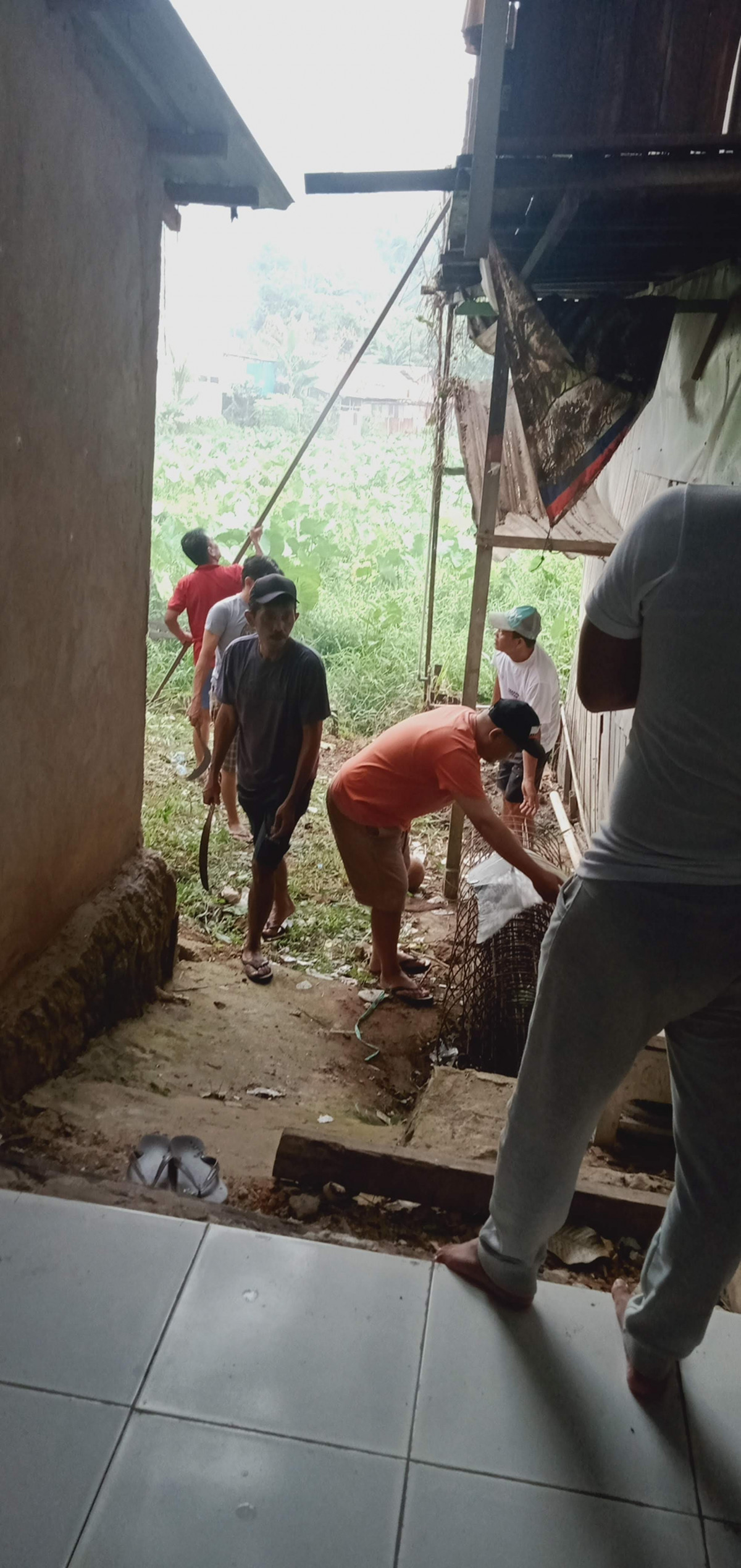 kerja bakti bersih-bersih langgar Asy-Syakur