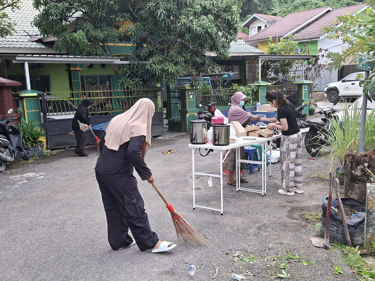 Kerja bakti wijaya kusuma 9A