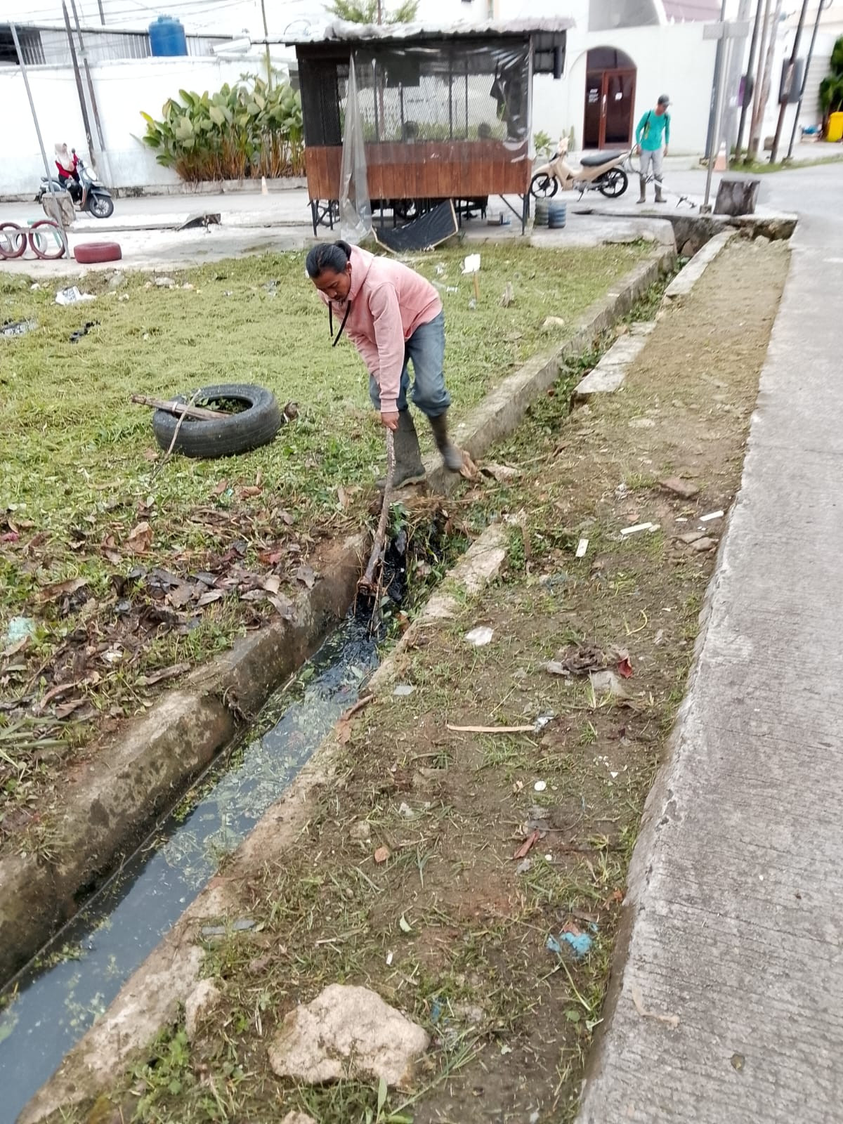 Kerja bakti merumput wk 9