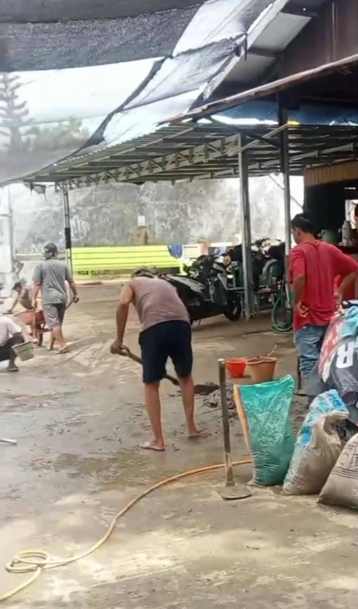 Kerja bakti perbaikan gang