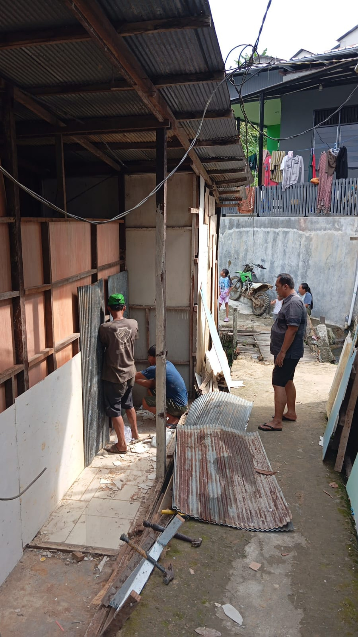 Gotong royong. Jl. Wiraguna Dalam RT.06 gang hibah