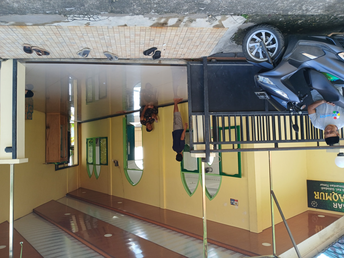 Kerja bakti langgar baitul makmur RT.06
