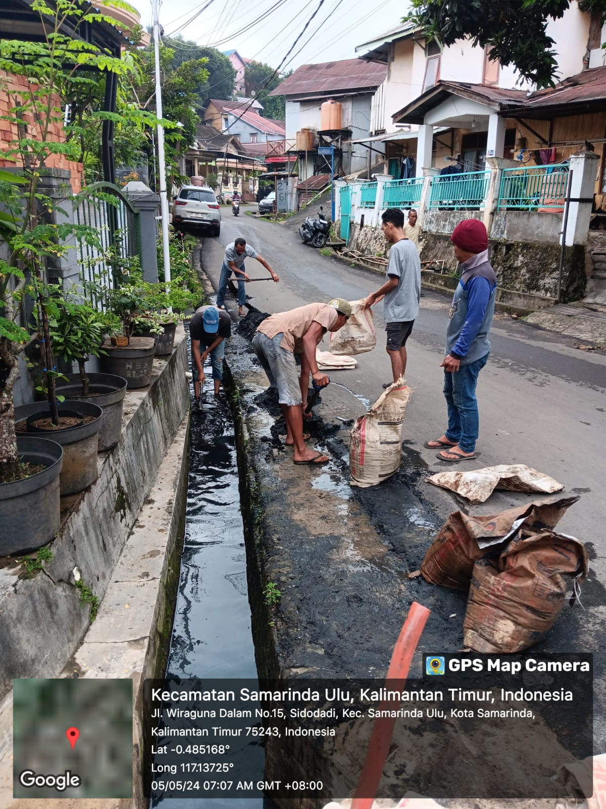 Mengeruk Endapan Pasir