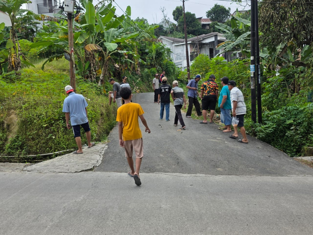 Jalan Wiraguna dan Gang Perjuangan di lingkungan RT. 08 Kelurahan Sidodadi Kecamatan Samarinda Ulu