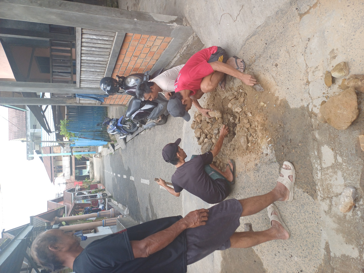 Perbaikan jalan