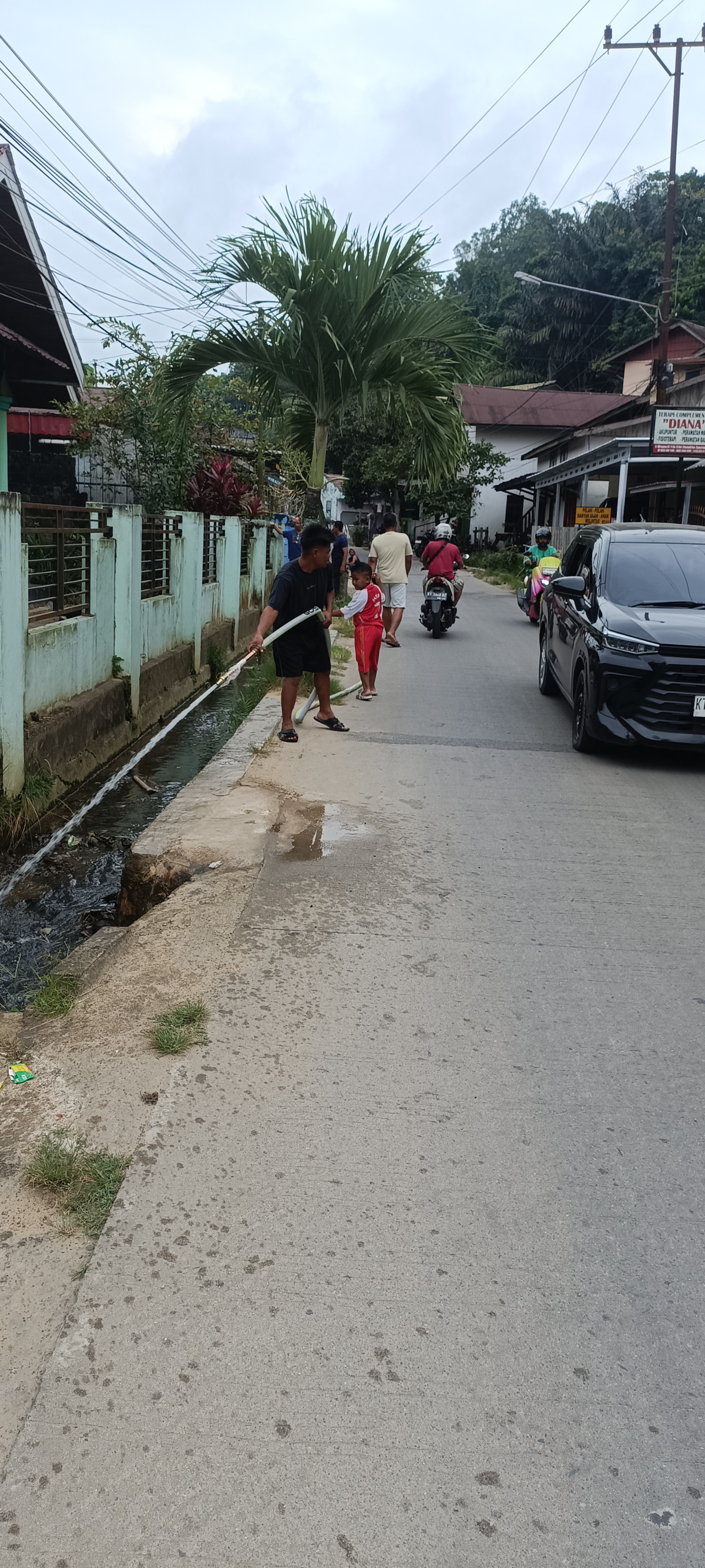 Gotong royong warga