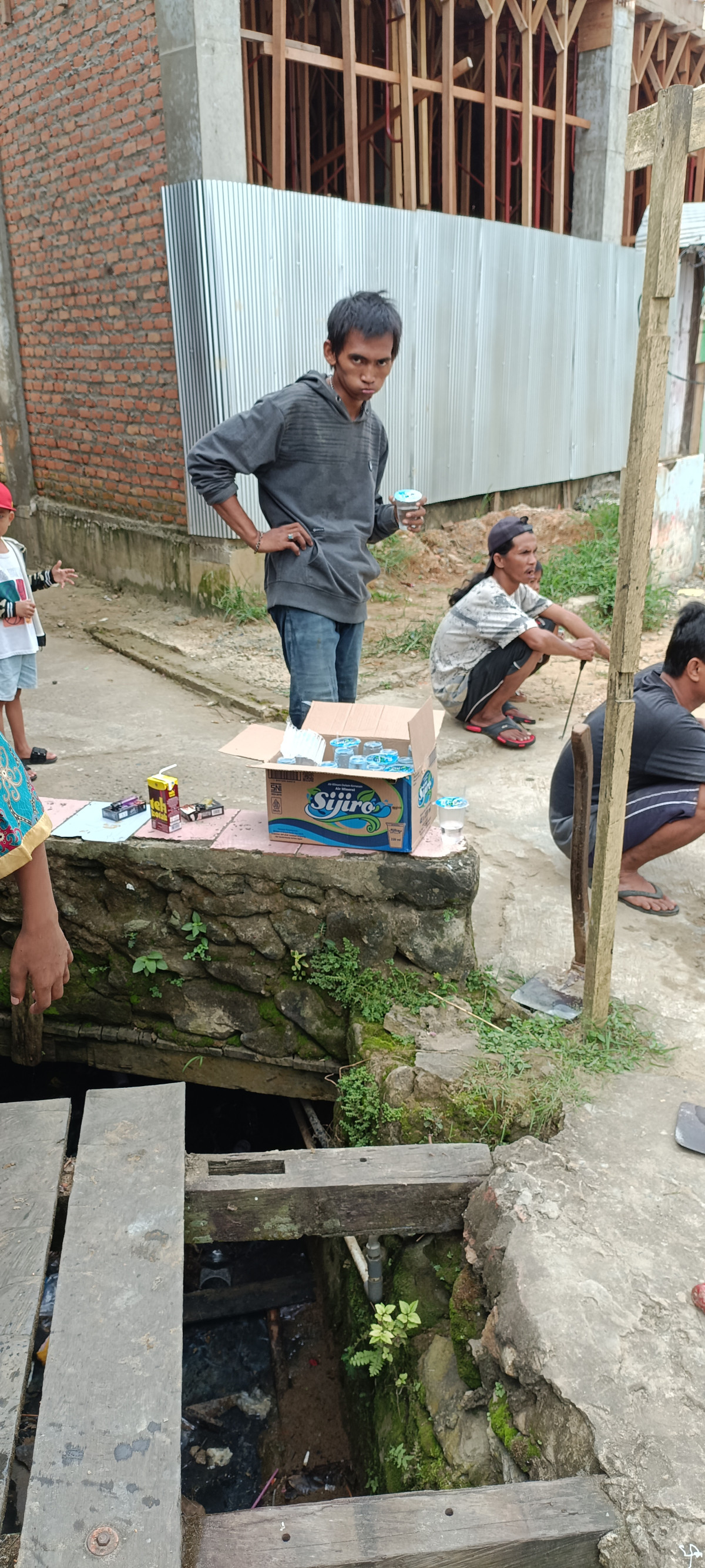 Gotong royong warga