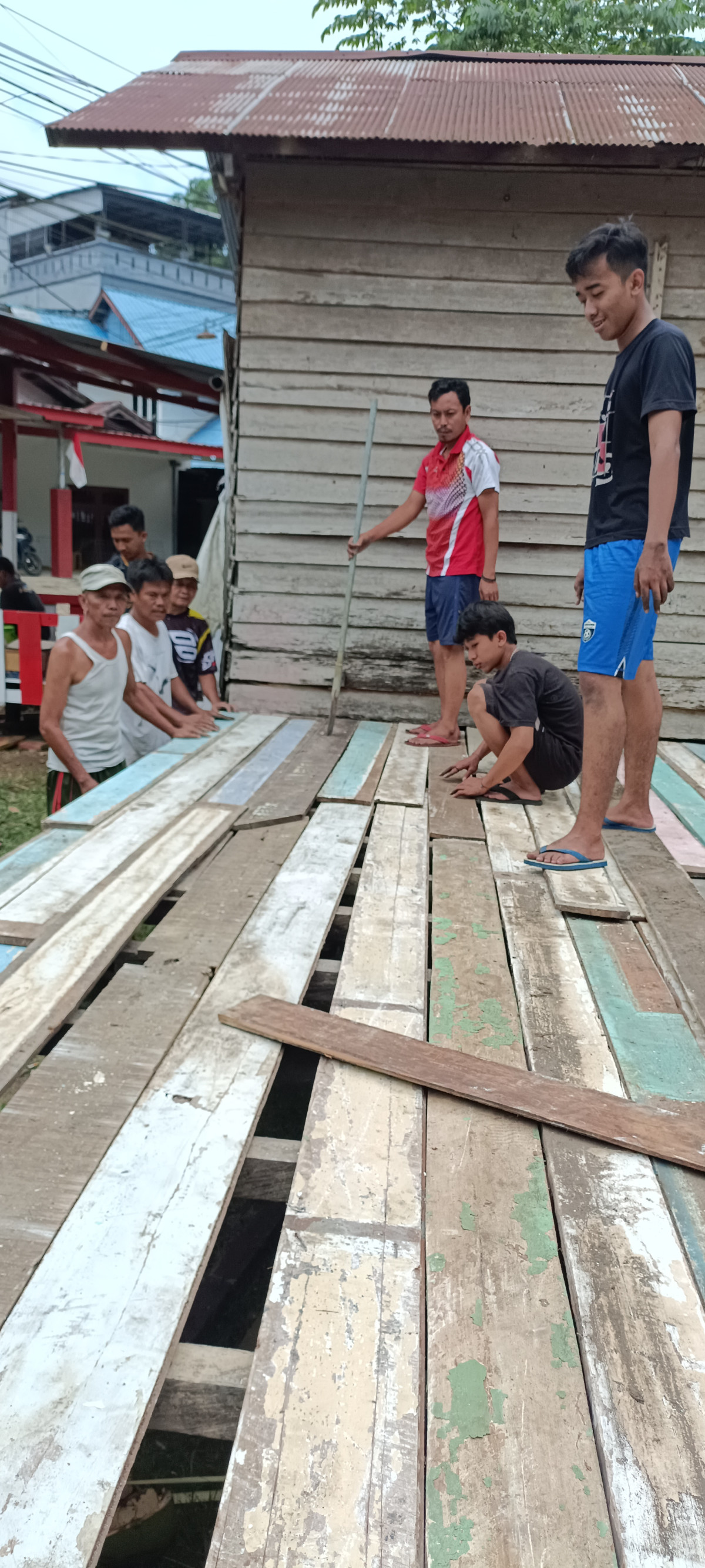 Gotong royong warga