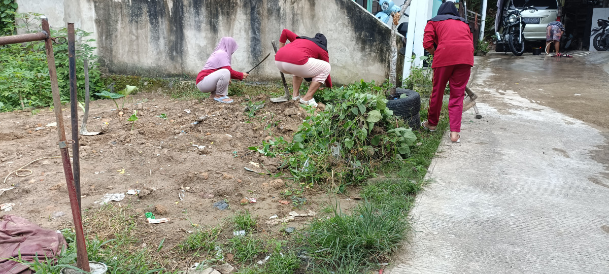 Kerja bakti warga rt 11