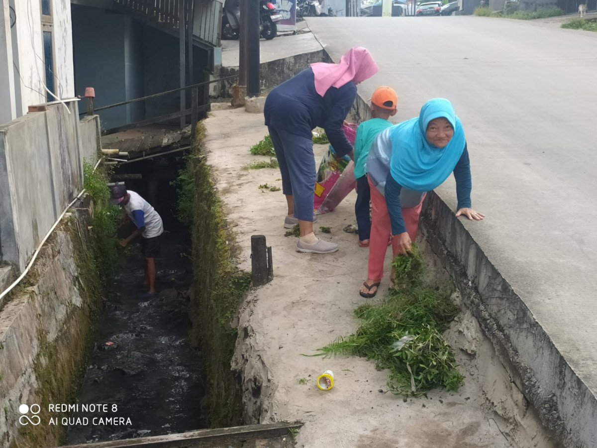 kerja bhakti di langgar Al- Ma'mur